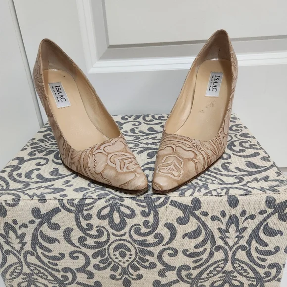 Vintage Isaac Mizrahi Tan Women's Pumps - Picture 2 of 7